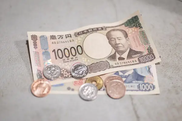 紙幣と硬貨