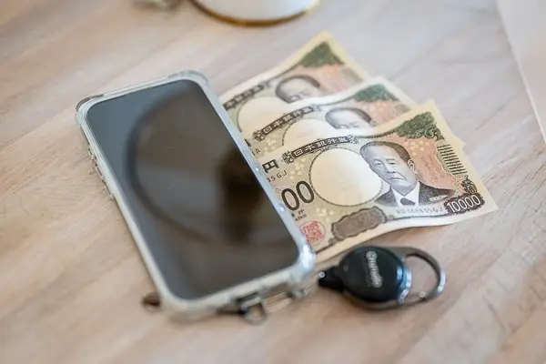 スマホと紙幣